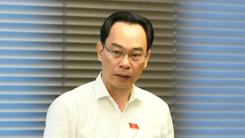 Thiếu sách giáo khoa, sáp nhập trường và tuyển sinh đại học 2027 là những vấn đề chờ Bộ trưởng Hoàng Minh Sơn giải trình.
