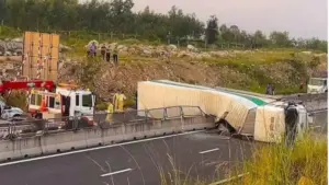 Vài giây buồn ngủ khi lái xe có thể gây mất lái, tai nạn. Tìm hiểu dấu hiệu và cách phòng tránh nguy cơ buồn ngủ khi lái xe đường dài.