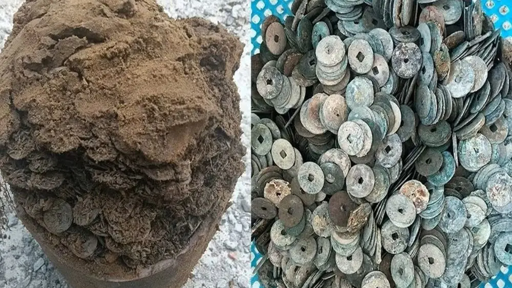 Gia đình ở phường Cửa Lò, Nghệ An phát hiện chum sành chứa gần 10kg tiền xu khi đào móng xây nhà.