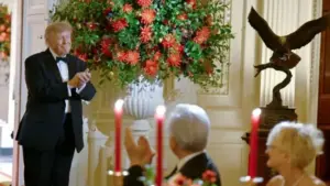 Ông Trump tặng Chủ tịch Trung Quốc Tập Cận Bình tượng đại bàng đầu trắng