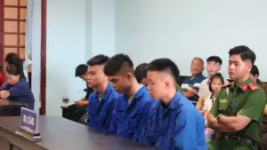 Hai thiếu niên tử vong sau khi bị nhóm “quái xế” truy sát. Vụ án được đưa ra xét xử, các bị cáo đối diện mức án nghiêm khắc.