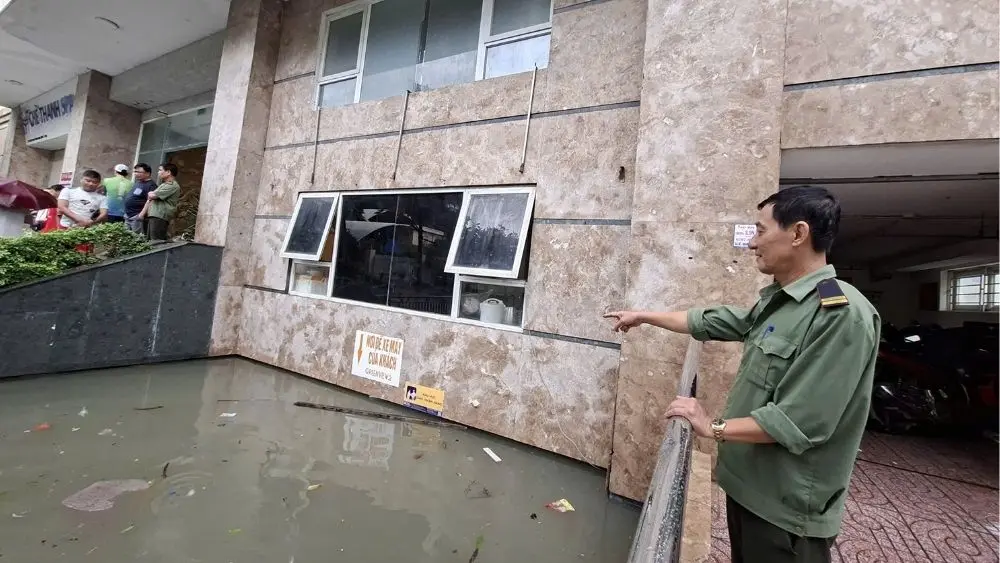 Hầm chung cư G.R. 2 ở Nghệ An ngập khoảng 2m, nhấn chìm 30 xe máy cùng nhiều tài sản. Xem chi tiết sự cố.