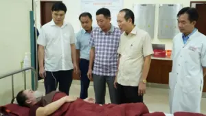 Công nhân Scavi Huế nhập viện theo dõi sau khi xuất hiện triệu chứng nghi ngộ độc thực phẩm.