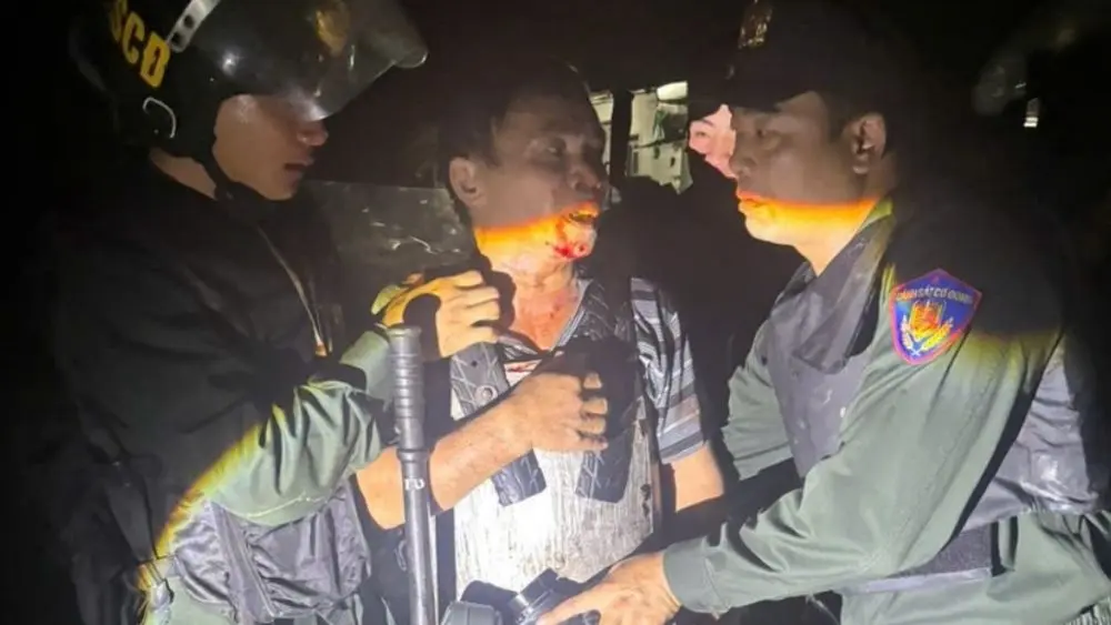 Đối tượng mặc áo giáp tự chế dùng dao tấn công lực lượng Công an tại Thái Nguyên