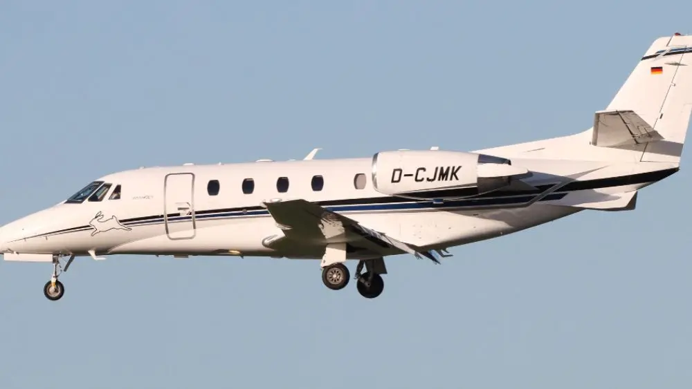 Máy bay Cessna 560XLS+ đáp nhầm căn cứ Fairford của Mỹ, nơi đóng quân của phi đội oanh tạc cơ B-1B, và bị giữ khoảng 3 giờ.