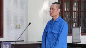 Moong Văn Coóng bị tuyên 18 năm tù sau khi dùng dao chém cha ruột tử vong tại Nghệ An.