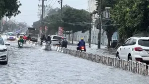 Mưa lớn tại phía nam Khánh Hòa, nhiều hồ chứa điều tiết nước qua tràn.