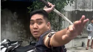 Người đàn ông đang ngồi uống nước tại Hải Phòng bất ngờ bị nhóm người mang hung khí xông vào tấn công, Công an đang xác minh, truy tìm.