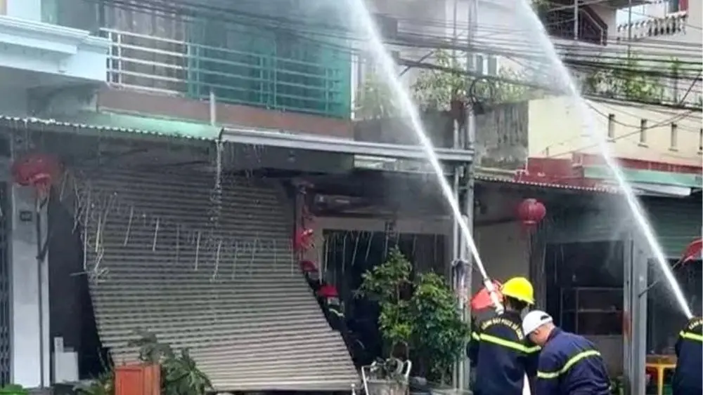 Nổ khí gas tại nhà dân ở xã An Lão, TP Hải Phòng khiến con trai chủ nhà bị thương, lực lượng chức năng đang làm rõ nguyên nhân.