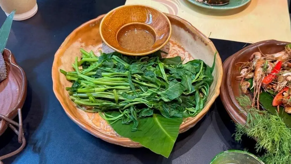 Rau muống giàu dinh dưỡng nhưng một số người bệnh nên ăn với lượng phù hợp.