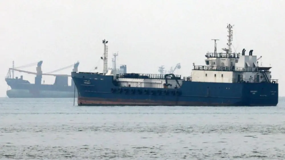 Tàu thuyền di chuyển qua eo biển Hormuz, tuyến hàng hải chiến lược ngoài khơi Bandar Abbas, miền nam Iran.