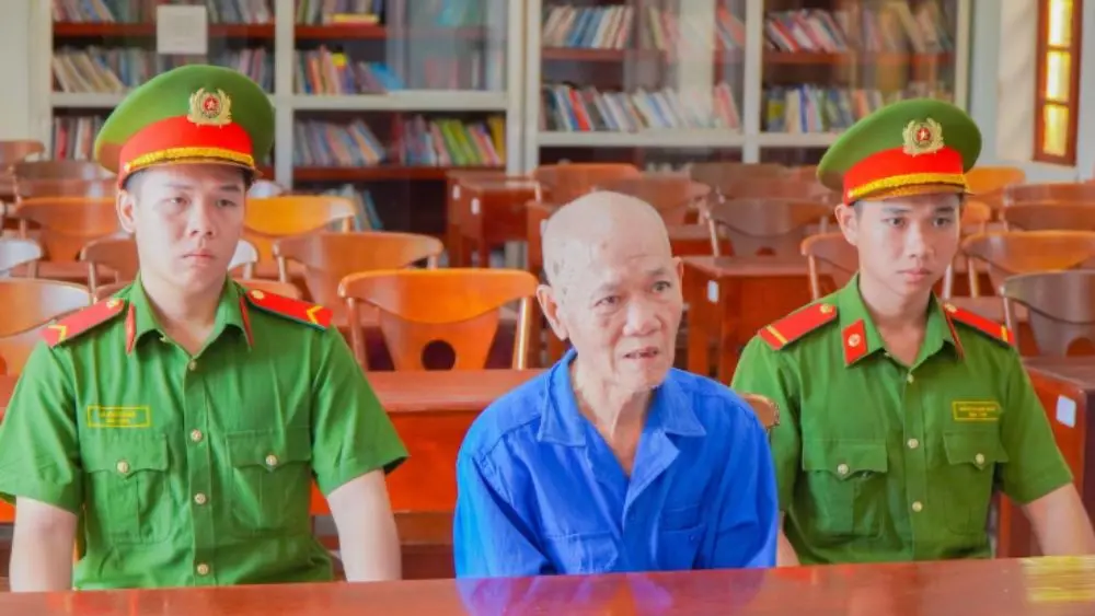 Trần Hoàng Minh bị bắt sau 30 năm trốn truy nã. Người này nhiều lần thay tên đổi họ, thay đổi nơi cư trú để lẩn tránh lực lượng công an.