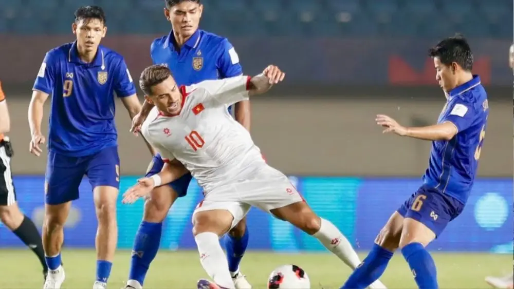 Tuyển Việt Nam thua Thái Lan 0-2 tại Indonesia, tiếp tục không thắng đối thủ trên sân trung lập. Xem diễn biến đáng chú ý.