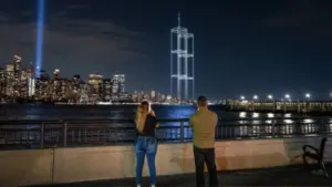 Gần 3.000 UAV xếp hình tòa tháp đôi trên bầu trời New York, tưởng niệm các nạn nhân vụ khủng bố 11/9.