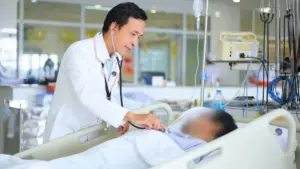 Người đàn ông 31 tuổi ở Tây Ninh bị ăn mòn thực quản sau khi uống nhầm thuốc thú y cất trong tủ lạnh.