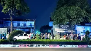 Vụ án mạng ở Phước Hải khiến một người đàn ông tử vong, vợ và con rể bị thương; công an phong tỏa hiện trường điều tra.