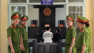 Xét xử tài xế gây tai nạn khiến nữ sinh 14 tuổi tử vong ở Vĩnh Long sau nhiều lần phiên tòa phải hoãn.