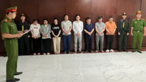 Công an TPHCM khởi tố, bắt Tổng giám đốc Công ty Bảo Phúc cùng 7 đồng phạm trong vụ lừa đảo đặt cọc bất động sản.