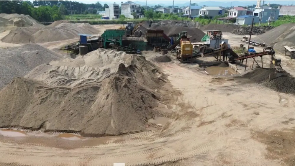 Người dân phường Trung Thành, Thái Nguyên phản ánh tình trạng ô nhiễm tiếng ồn, khói bụi do hoạt động chế biến, tập kết khoáng sản.