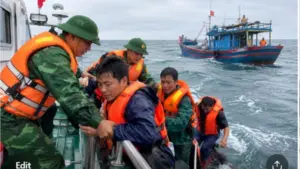 Cứu nạn 4 thuyền viên gặp sự cố trên biển Đồ Sơn. Tìm hiểu diễn biến cứu hộ và tình trạng sức khỏe các nạn nhân.
