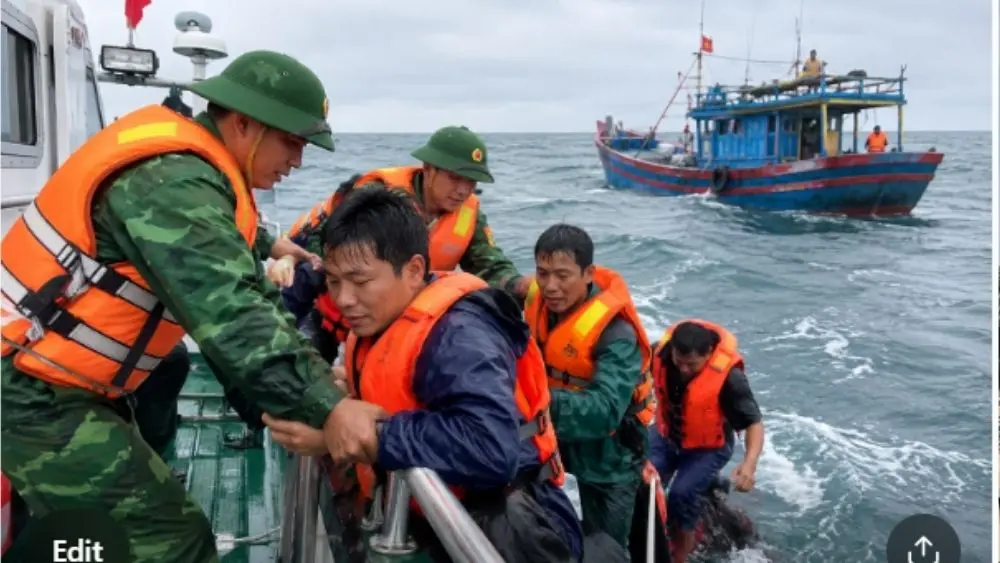 Cứu nạn 4 thuyền viên gặp sự cố trên biển Đồ Sơn. Tìm hiểu diễn biến cứu hộ và tình trạng sức khỏe các nạn nhân.
