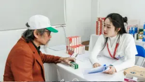 Tích hợp sổ sức khỏe điện tử trên VNeID trước 30/6/2027, người dân chỉ cần mang căn cước khi khám bệnh, hạn chế xét nghiệm lại không cần thiết.