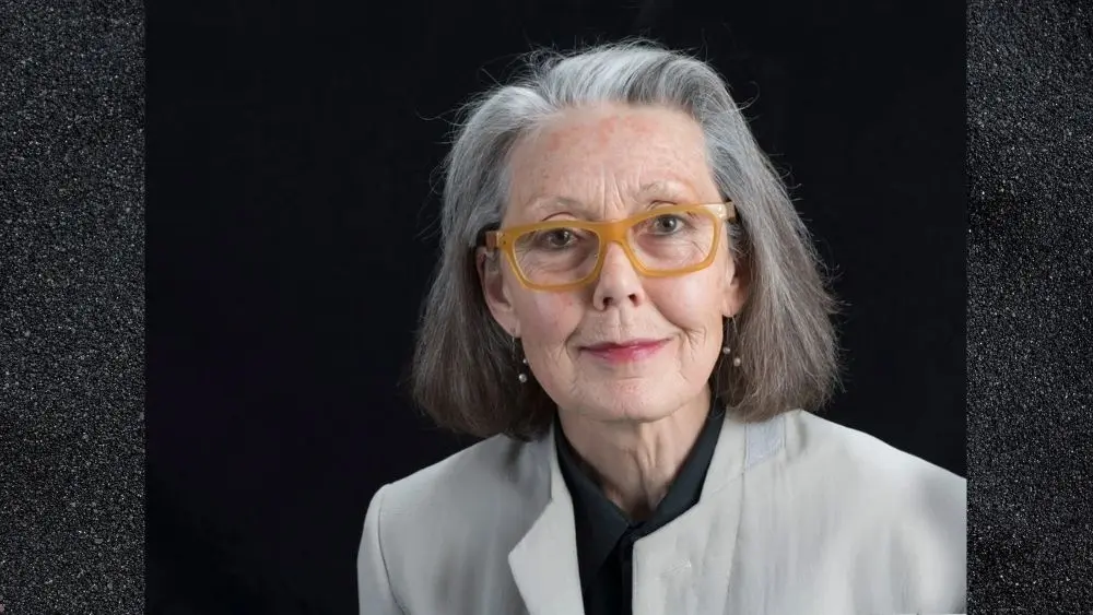 Nhà thơ Anne Carson, chủ nhân giải Nobel Văn học 2026 với phong cách sáng tác kết hợp thơ ca và văn học cổ điển.