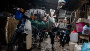 Chợ Kim Liên dừng hoạt động khiến gần 200 tiểu thương mất nơi buôn bán, Hà Nội yêu cầu kiểm tra và nghiên cứu bố trí địa điểm tạm thời.