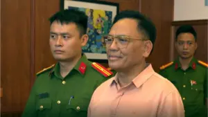 “Bầu” Cao Tiến Đoan bị đề nghị truy tố trong vụ án đấu giá đất; cơ quan chức năng đã khám xét nơi ở và nơi làm việc của ông.