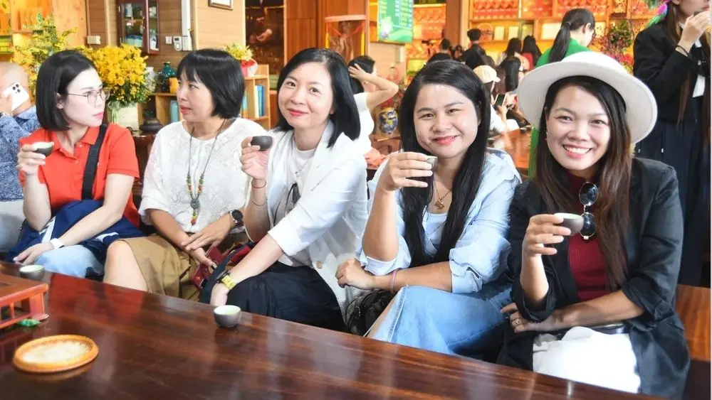 Du lịch Thái Nguyên kết nối văn hóa trà, di sản lịch sử và trải nghiệm đường sắt. Khám phá hành trình mới hấp dẫn du khách đến xứ Trà.