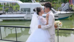 Phan Thị Phương và Hồ Viết Nhựt vượt qua mặc cảm, xây dựng hạnh phúc với sự ủng hộ và chúc phúc từ gia đình hai bên.