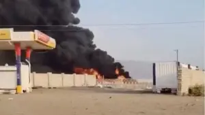 Xung đột Trung Đông tiếp tục leo thang, khói bốc lên sau cuộc tấn công tại huyện Bajil, Yemen ngày 13.10.