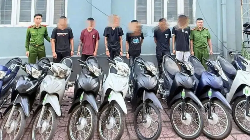 Công an Nghệ An bắt giữ 11 đối tượng thuộc 2 nhóm trộm cắp liên tỉnh, thu giữ tang vật và tiếp tục điều tra vụ việc.