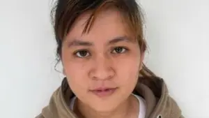 Nữ nhân viên Trần Thị Chi bị đề nghị truy tố tại An Giang vì bị cáo buộc lấy 70 nhẫn vàng 18K, chiếm đoạt khoảng 1,468 tỷ đồng.