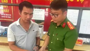 Người đàn ông ở Thanh Hóa trả lại 220 triệu đồng chuyển nhầm, được người chuyển tiền gửi thư cảm ơn sau khi công an hỗ trợ xác minh.
