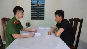 Công an Nghệ An bắt Nguyễn Đình An trong vụ cạy két sắt, trộm 25,5 chỉ vàng trị giá khoảng 350 triệu đồng.