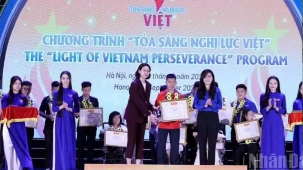 Hoàng Kim Vị vượt nghịch cảnh, nhận Giải thưởng Tỏa sáng nghị lực Việt 2026 và ấp ủ dự án tạo việc làm cho người khuyết tật.