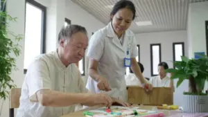 Dưỡng lão bán trú Hà Nội giúp người cao tuổi chăm sóc sức khỏe, giao lưu và cải thiện đời sống tinh thần, nhưng nhiều cơ sở đã kín chỗ.