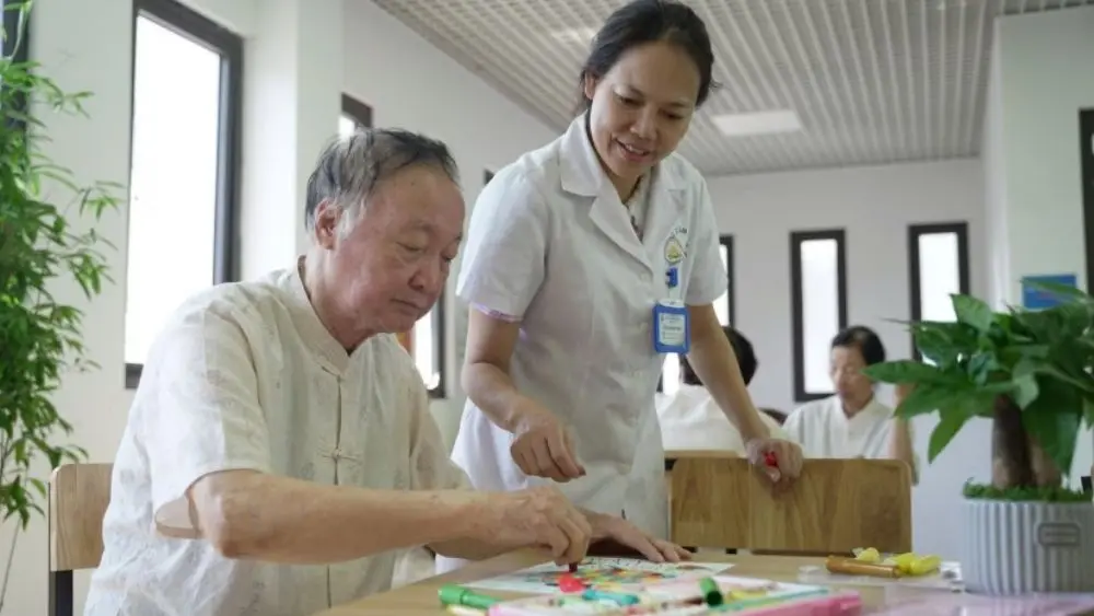 Dưỡng lão bán trú Hà Nội giúp người cao tuổi chăm sóc sức khỏe, giao lưu và cải thiện đời sống tinh thần, nhưng nhiều cơ sở đã kín chỗ.