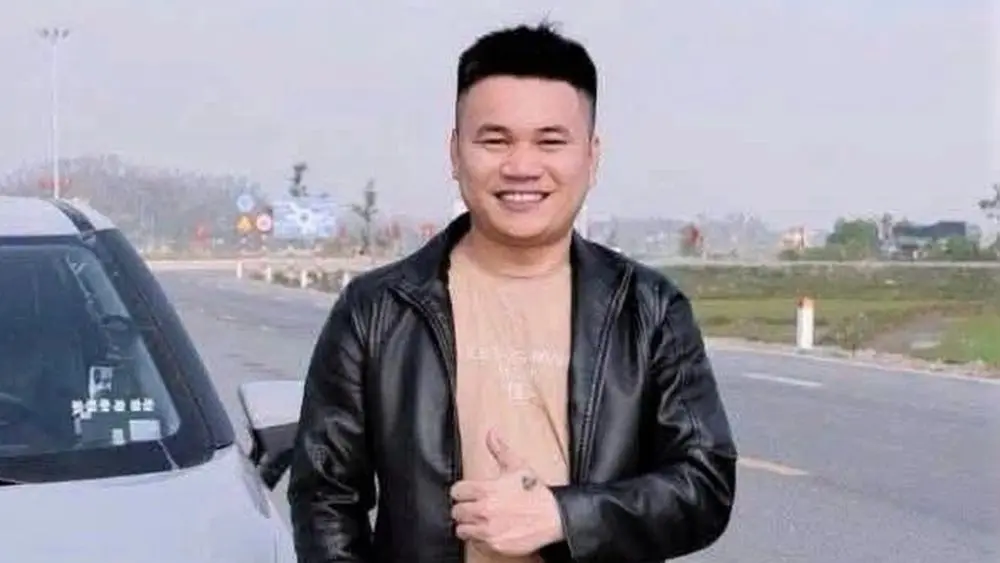 Tài xế Dương Đình Tuấn kịp thời đưa bé gái 14 tuổi đến công an sau khi phát hiện em có dấu hiệu bất thường khi đi xa.