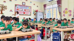 Trường Tiểu học và THCS Chiến Thắng đã khôi phục bữa ăn bán trú, dự kiến cấp nước uống trở lại từ ngày 27/10.