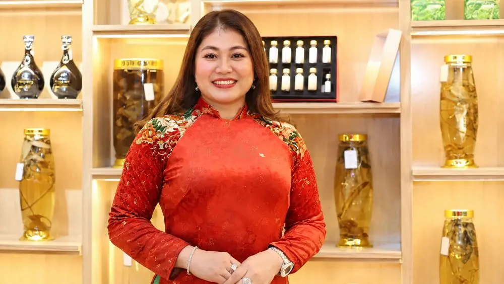 Bà Phạm Mỹ Hạnh bị cáo buộc dùng tiền huy động từ nhà đầu tư mua đất Phú Quốc, nhà Hà Nội và xe sang Mercedes.