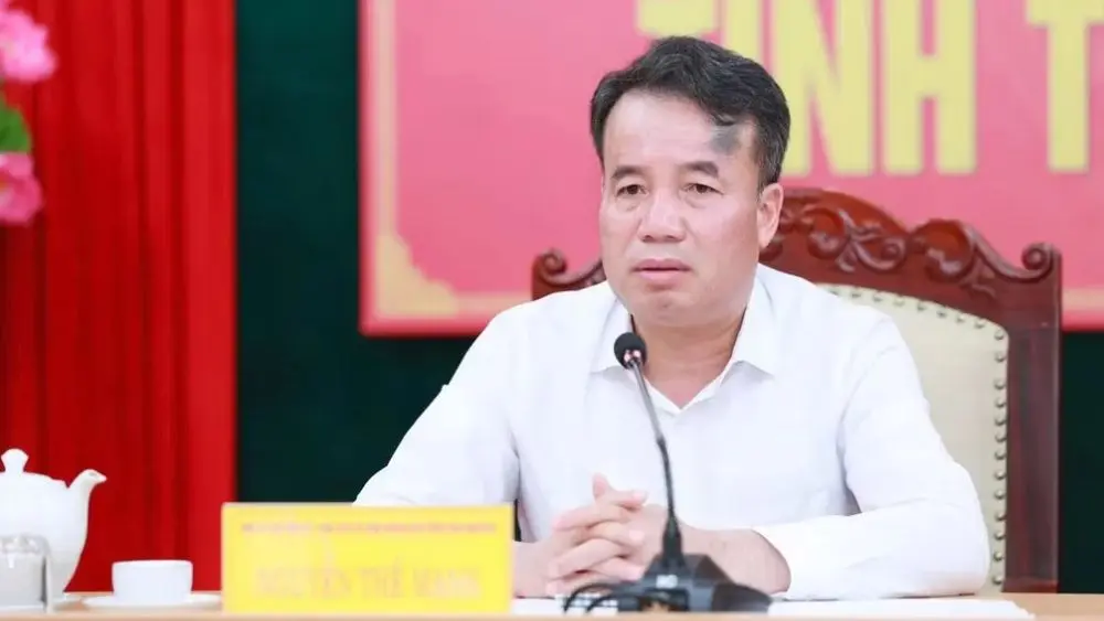 Chủ tịch UBND tỉnh Thái Nguyên Nguyễn Thế Mạnh yêu cầu xử lý tình trạng nhà dân nứt tường do thi công cao tốc Chợ Mới – Bắc Kạn.