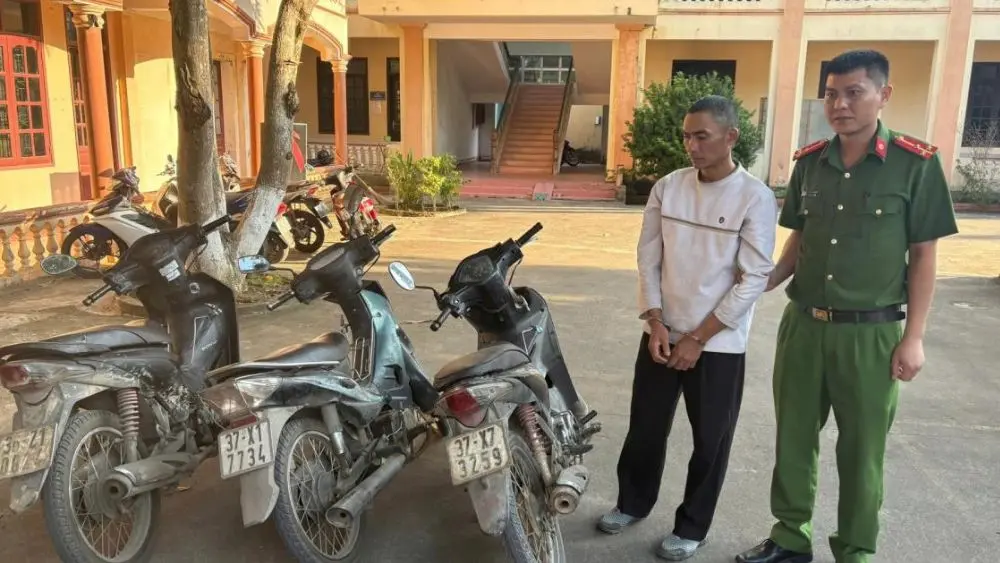 Công an phường Thái Hòa bắt giữ Lê Công Dũng, thu giữ 3 xe máy liên quan đến các vụ trộm cắp tài sản trên địa bàn.