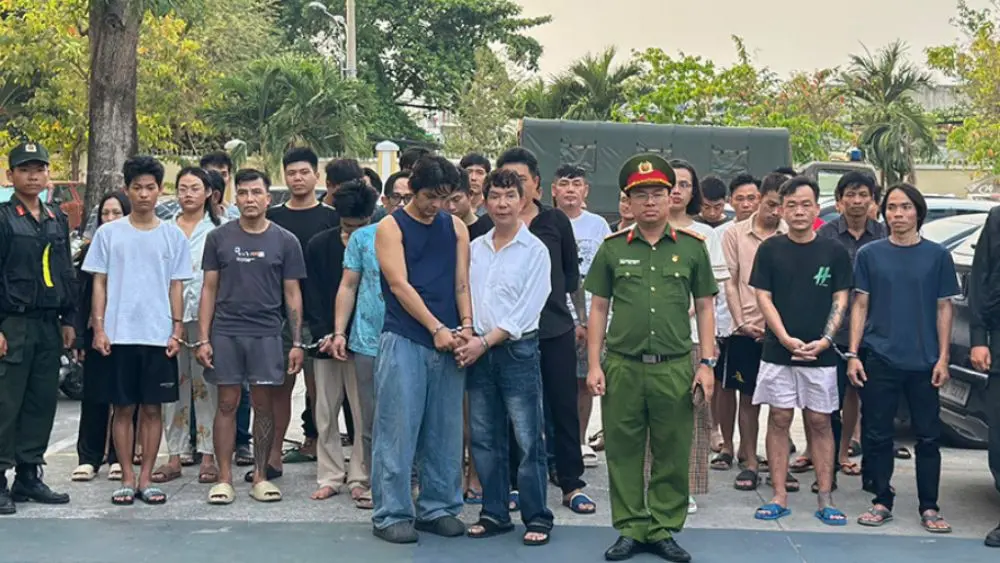 Công an TPHCM bắt giữ nhiều đối tượng trong các vụ án ma túy, trong đó có ca sĩ Long Nhật và Sơn Ngọc Minh. Xem chi tiết vụ việc.