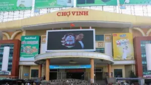 Tiểu thương chợ Vinh tìm hướng bán hàng trực tuyến trước xu hướng mua sắm thay đổi, từng bước mở rộng thị trường và tiếp cận khách hàng.
