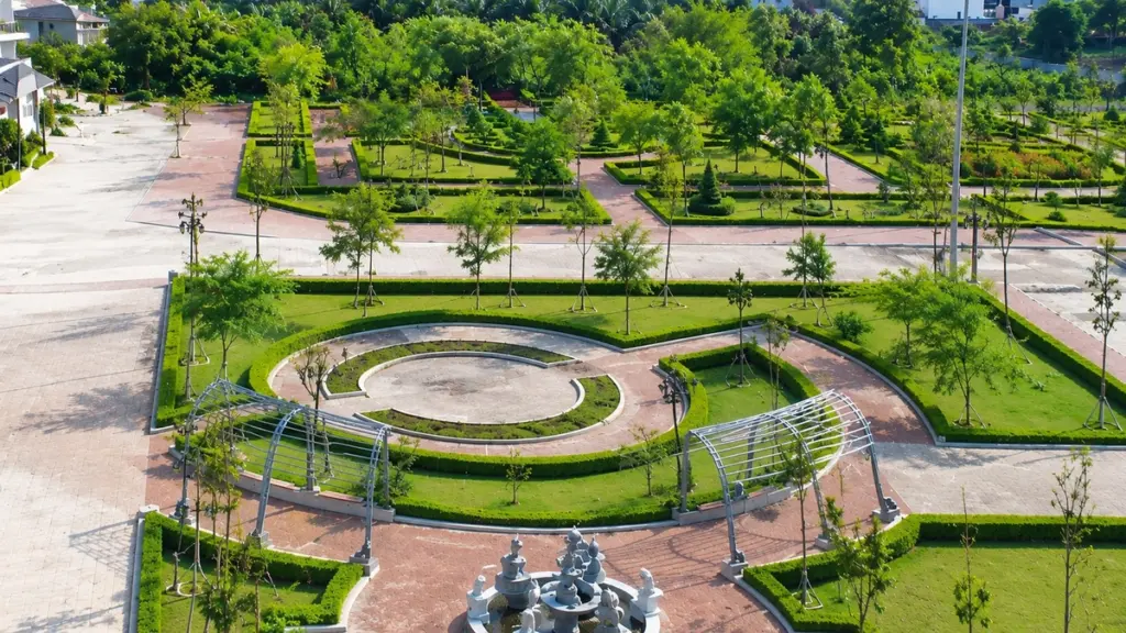 Chủ tịch Cây xanh Công Minh bị truy tố vắng mặt, bị cáo buộc hưởng lợi 264 tỷ đồng trong vụ án đấu thầu gây thiệt hại hơn 790 tỷ đồng.