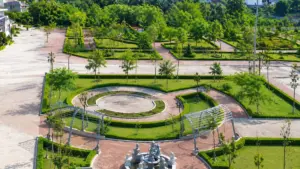 Chủ tịch Cây xanh Công Minh bị truy tố vắng mặt, bị cáo buộc hưởng lợi 264 tỷ đồng trong vụ án đấu thầu gây thiệt hại hơn 790 tỷ đồng.