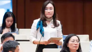 Đại biểu Nguyễn Thu Xanh chỉ ra lỗ hổng quản lý an toàn thực phẩm qua vụ kẹo Kera và gần 600 loại sữa giả.