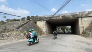 Di dời điểm tập kết xe gom rác tại hầm chui cầu Sơn Tiến, góp phần cải thiện cảnh quan và vệ sinh khu vực.